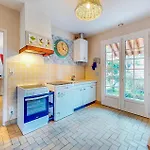 3 Bedroom Awesome In * Meschers-sur-Gironde