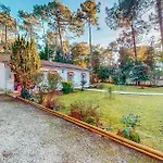 3 Bedroom Awesome In Holiday home *