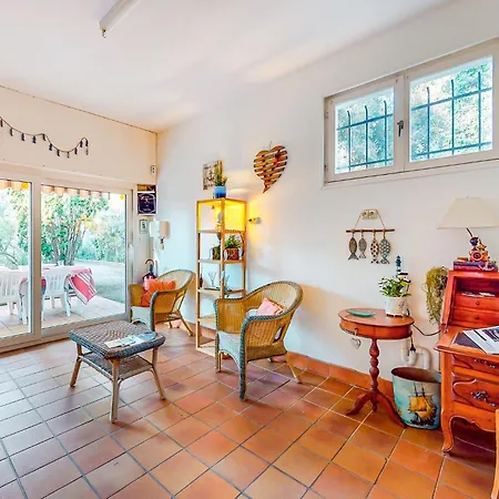 3 Bedroom Gorgeous In Meschers-sur-Gironde