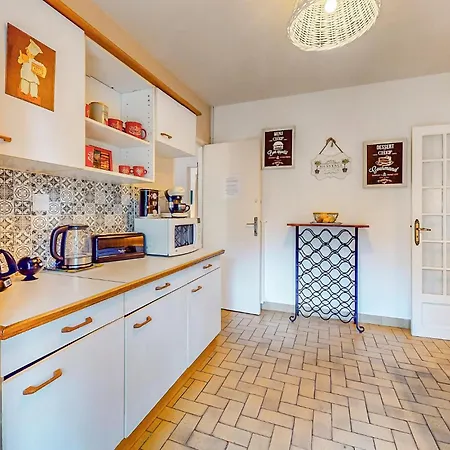 3 Bedroom Gorgeous In * Meschers-sur-Gironde