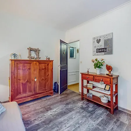 3 Bedroom Gorgeous In * Meschers-sur-Gironde