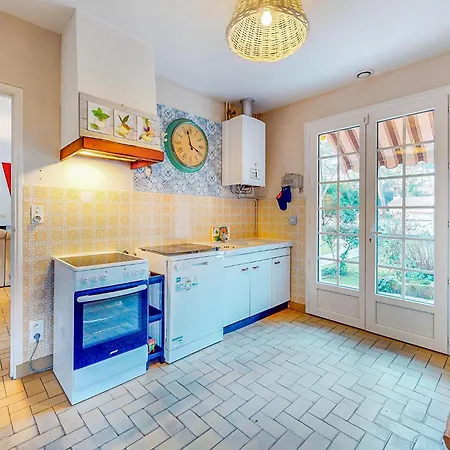 3 Bedroom Gorgeous In * Meschers-sur-Gironde